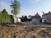 Oude wit-gele kruis gebouw