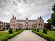 Beeld van Vincent van Gogh onthuld in de tuin van De Willaert