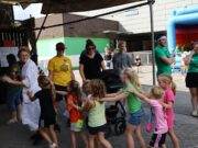 Burgemeester Joyce Vermue op bezoek bij het Stokperdje