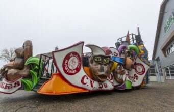 Vernieuwde Prinsenwagen in het Aopelaand