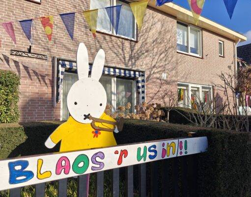 De Knijnestraat is klaar voor Carnaval