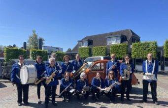 Vandaag zetten we extra de bloemetjes buiten