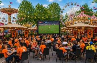 Groot scherm NEDERLAND-ZWEDEN